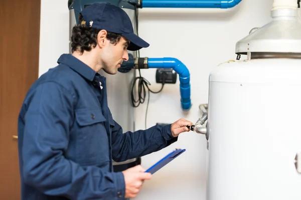 How to Choose the Best Water Heater Repair Papillion Service