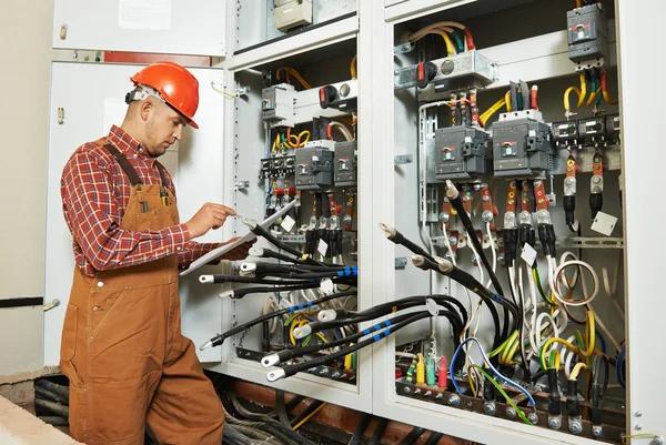 Expert Electrical Services in Des Moines for Safe Installations